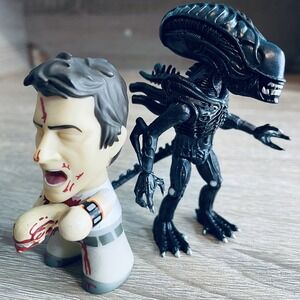 Titan Fox Vinyl Figure Kane Chestburst & Loyal Subjects Black Xenomorph